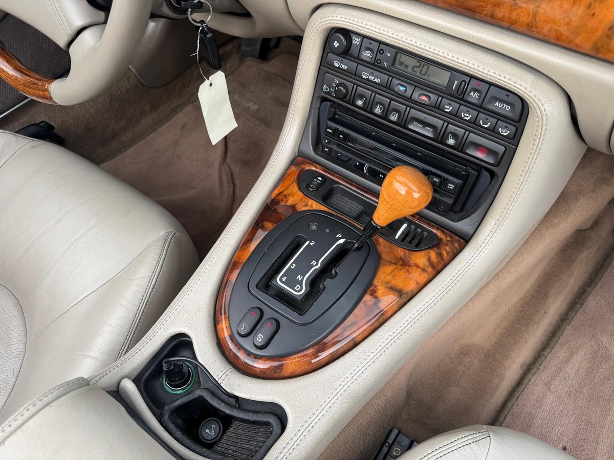 Jaguar XK8 Cabriolet 4.0 V8 285cv - Garantie