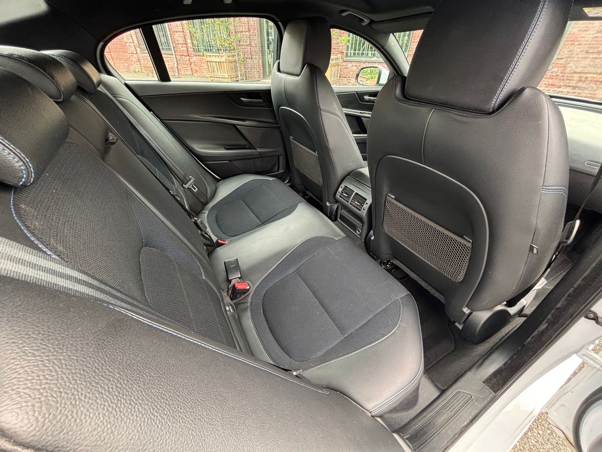 Jaguar XE 2.0D 180 R-SPORT BVA