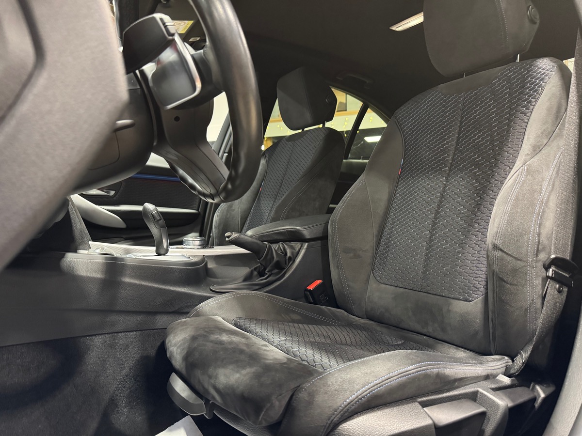 Bmw Série 3 330E IPERFORMANCE 252CV PACK M DKG8 1ER MAIN/UHD/CARPLAY/ALCANTARA ÉTRIER MPERFORMANCE M