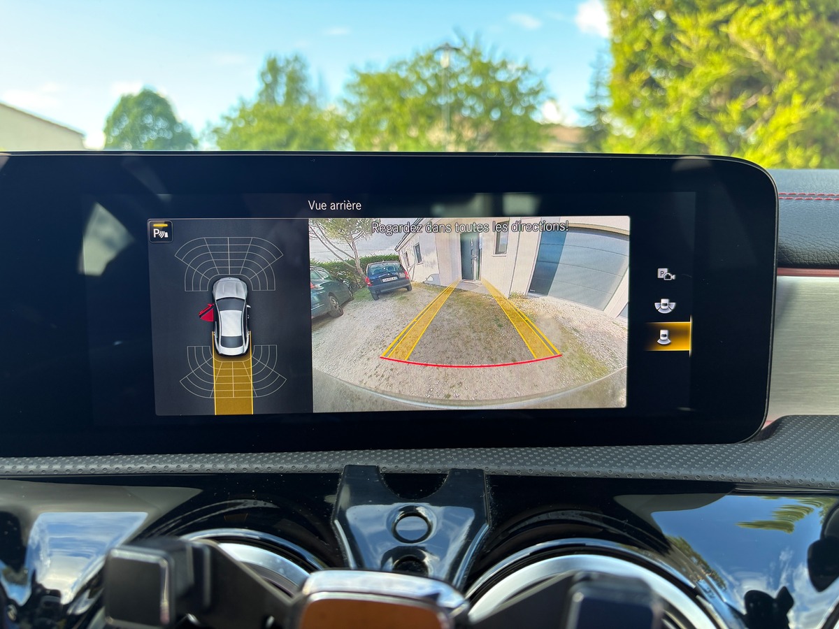 Mercedes Benz CLA 200 d AMG LINE