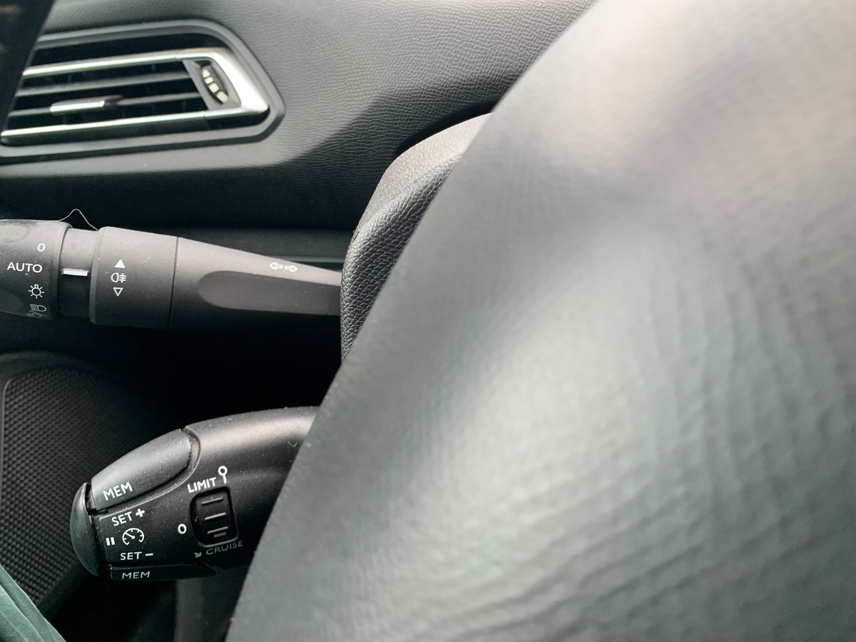 Peugeot 308 100 ch | Pack Attelage | Régulateur vitesse | Jantes Alu | Radar stationnement arriére