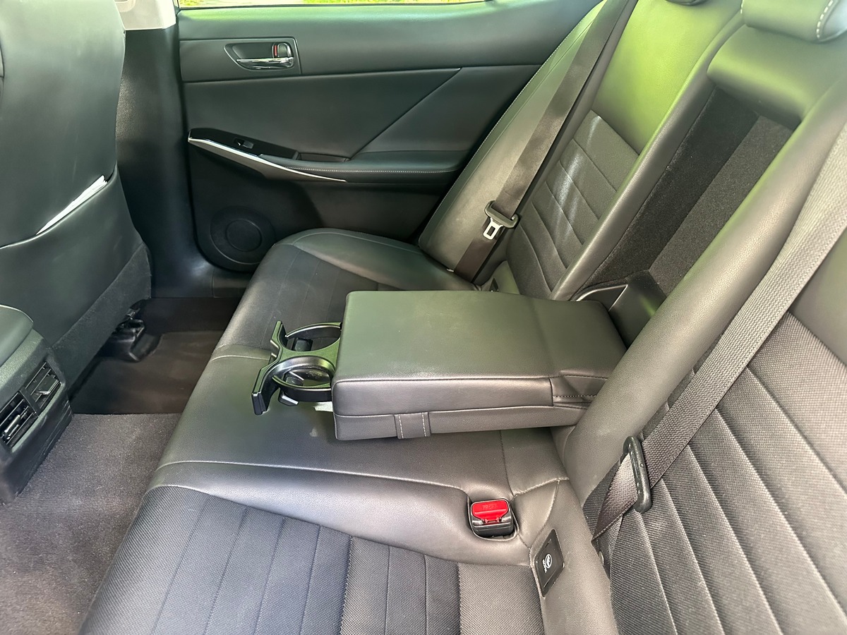 Lexus IS300 H Business E-CVT 181 cv Entretien Lexus