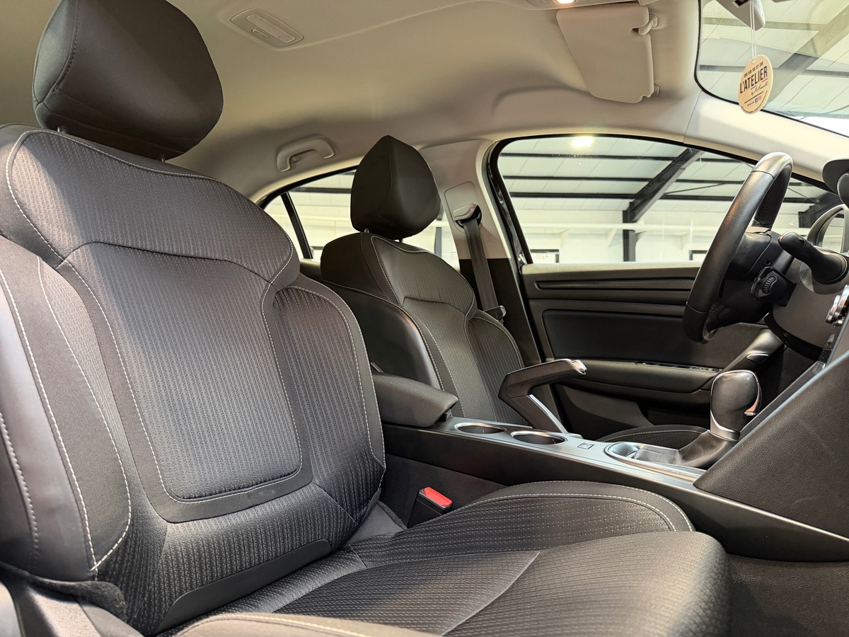 RENAULT Megane IV Blue DCI 115 cv EDC Business