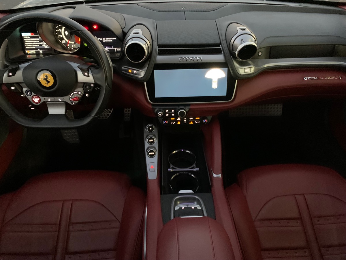 Ferrari GTC4LUSSO T 610 ch | V8 3.9 | Dernière révision constructeur à 22209 kms en 02/2025
