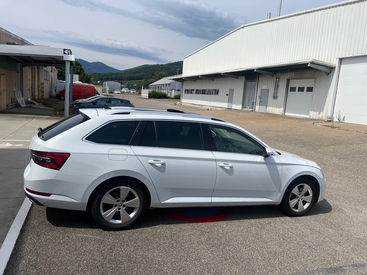 Skoda Superb Combi 1,4L TSI PHEV 218 LAURINE & KLEMENT, SUIVI COMPLET SKODA, 4 PNEUS COMPLETS  HIVER