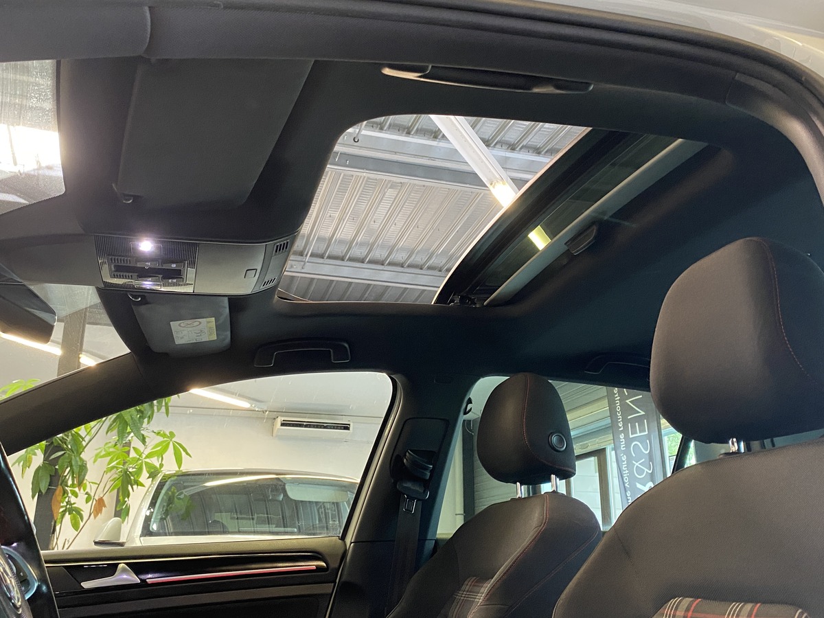 Volkswagen Golf VII 2.0 TSI 230ch GTI PERFORMANCE DSG6 5P / DCC / TO PANO / ACC / DYNAUDIO / CARPLAY
