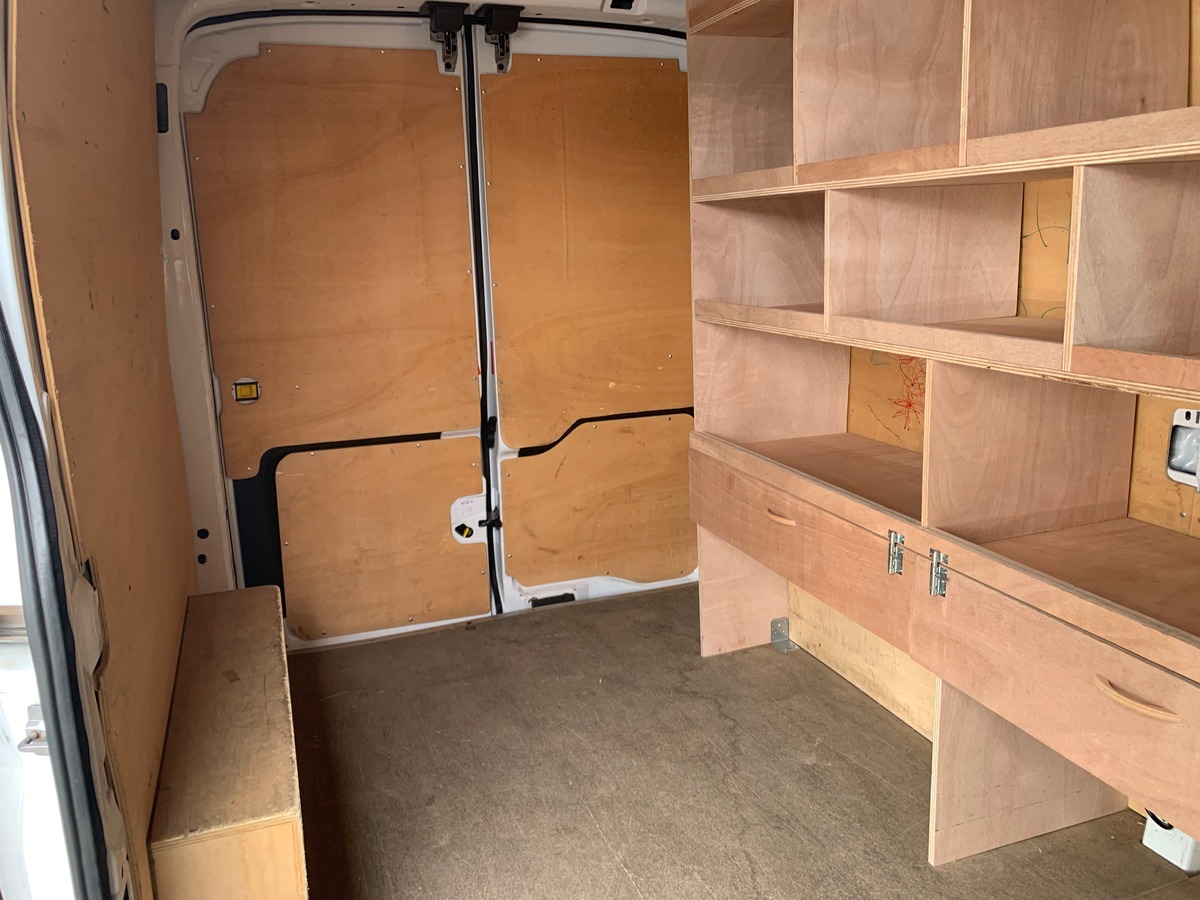 Ford TRANSIT 130 ch | Attelage | Régulateur de vitesse | Bluetooth | Plancher bois et latérale