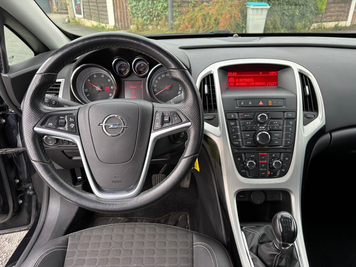 Opel Astra GTC 2.0 CDTI 165 INNOVATION - ATTELAGE - REVISE - GARANTIE