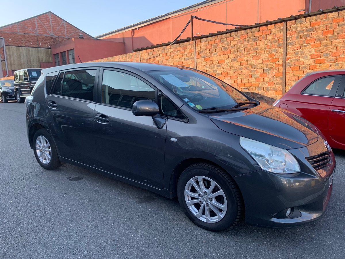 Toyota Verso 2.0 D-4D 126 CV 4XCARTE bleu