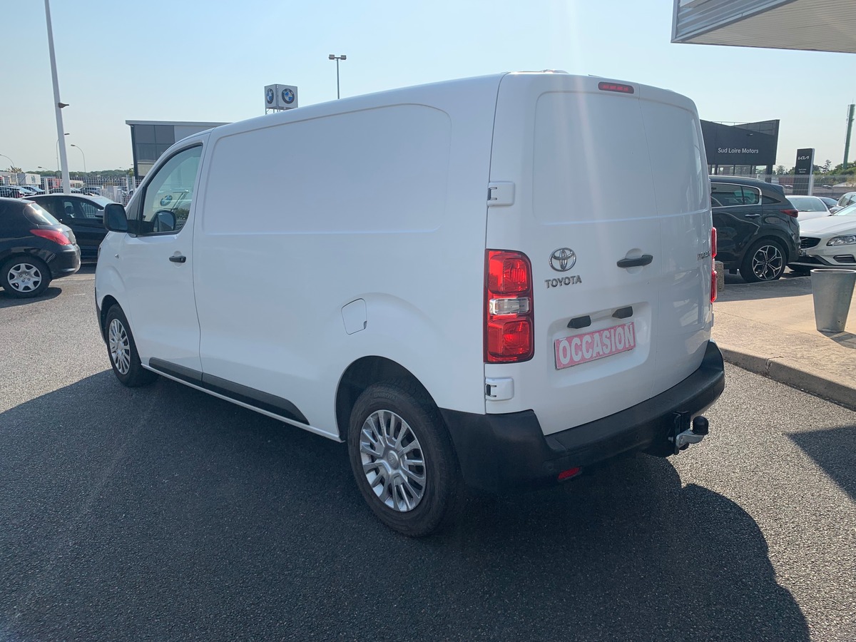 Toyota ProAce 122 ch | Business | Medium | 3 Places | Régulateur vitesse | GPS | Bluetooth | Radar