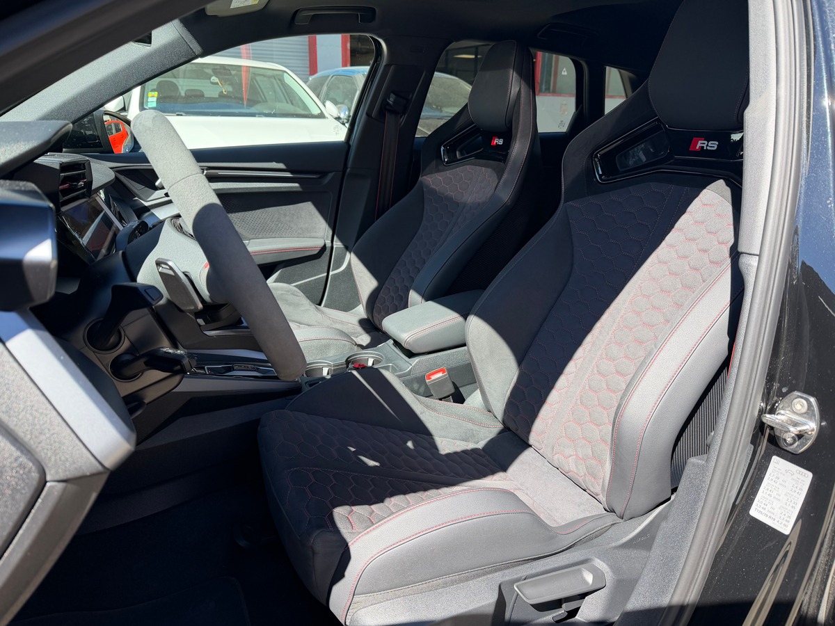 Audi RS3 Sportback 8Y2 Facelift 2.5 TFSI 400ch Quattro BAQUETS CARBONE / TOIT OUVRANT / SONOS 3D