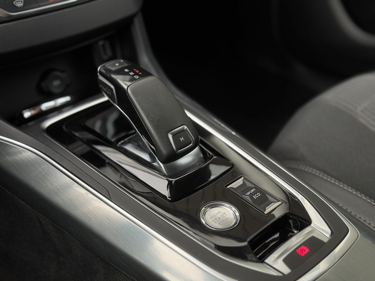 Peugeot 308 Phase 2 130 ch EAT8 Allure Pack - Distribution faite - Full options