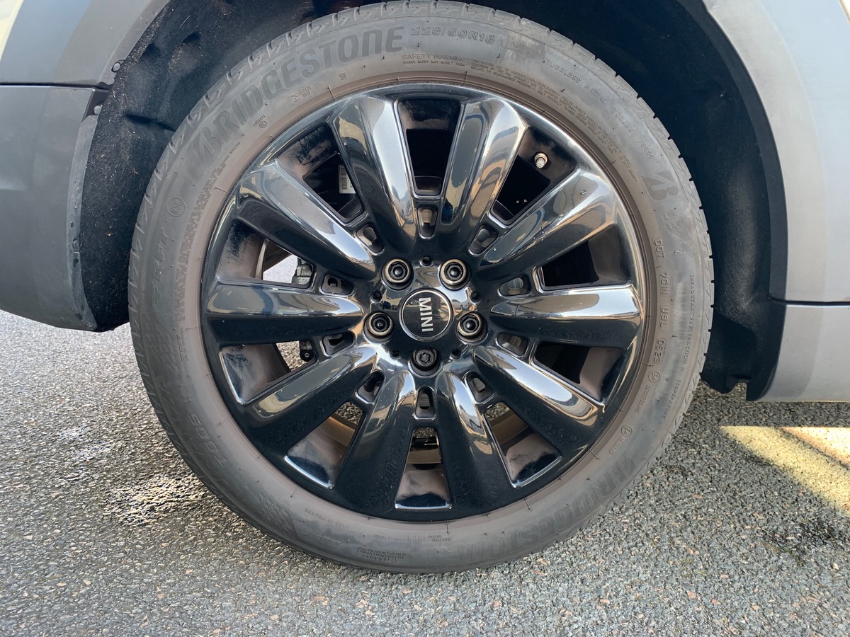 Mini Countryman 136 ch | Cooper Essential | Radars de stationnement avant / arrière | JA 18" design