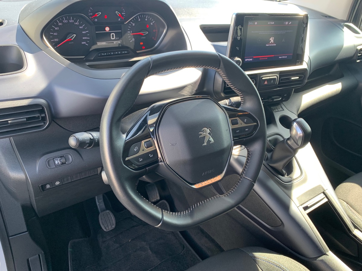 Peugeot Rifter 102 ch | Allure | 7 places | GPS | Roue de secours | Radar de stationnement arriére