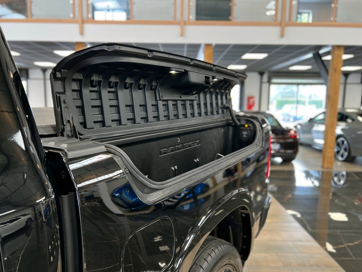 Dodge RAM 1500 CREW CAB 5.7 V8 HEMI LIMITED BLACK