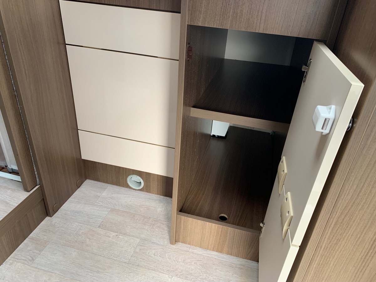 Ford Challenger 155 ch | 2,2 litres | GENESIS 288 EB Profilé | 3 Couchages | Caméra de recul