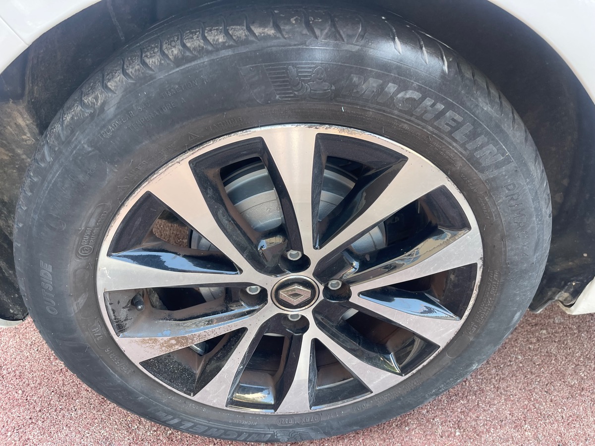RENAULT Clio ETECH 140 CV / Hybride / Limited / Jantes / CarPlay