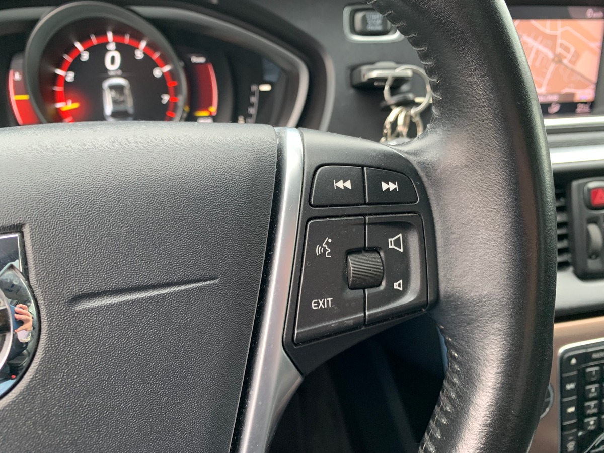 Volvo V40 Cross Country 150 ch | Toit panoramique | Cuir | GPS | Régulateur de vitesse