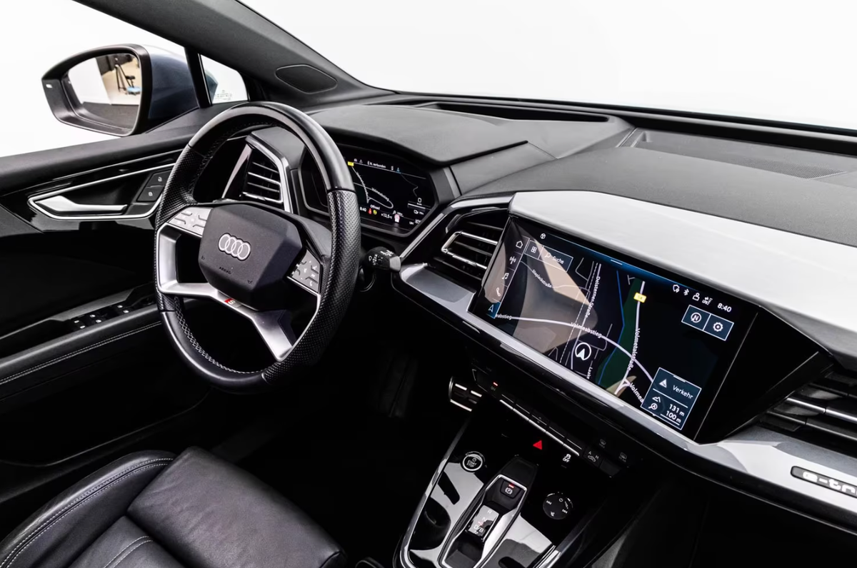 Audi Q4 e-tron 45 e-tron 265ch quattro S line/Toit ouvrant/Attelage