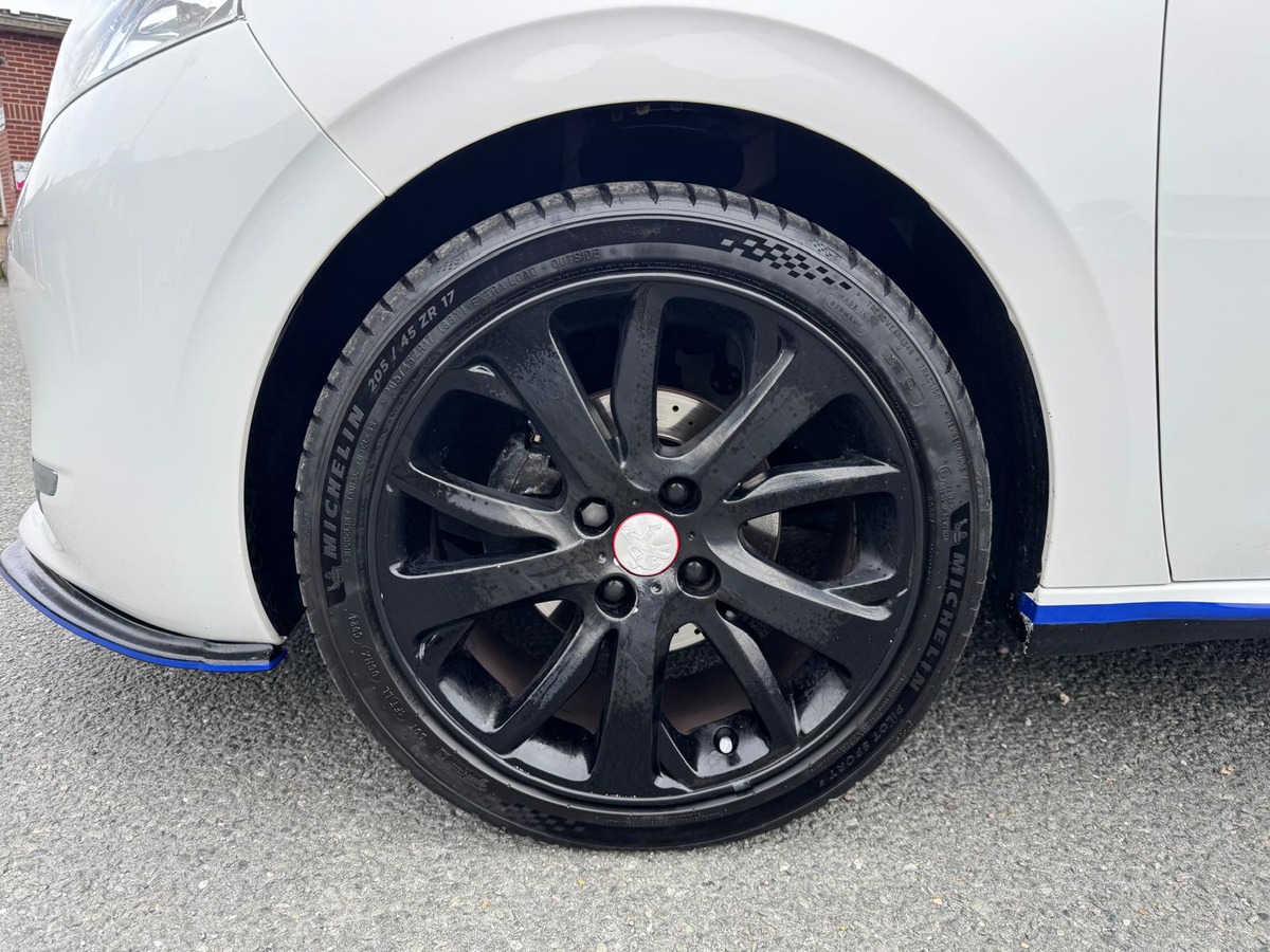 Peugeot 208 1.6 e-HDi 115cv Allure - Garantie