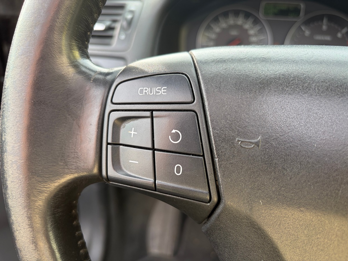 Volvo C70 CC D5 2.4 TDi 180 cv Boîte auto SIÈGE ÉLECTRIQUE A MÉMOIRE - RADAR DE RECUL - FILET