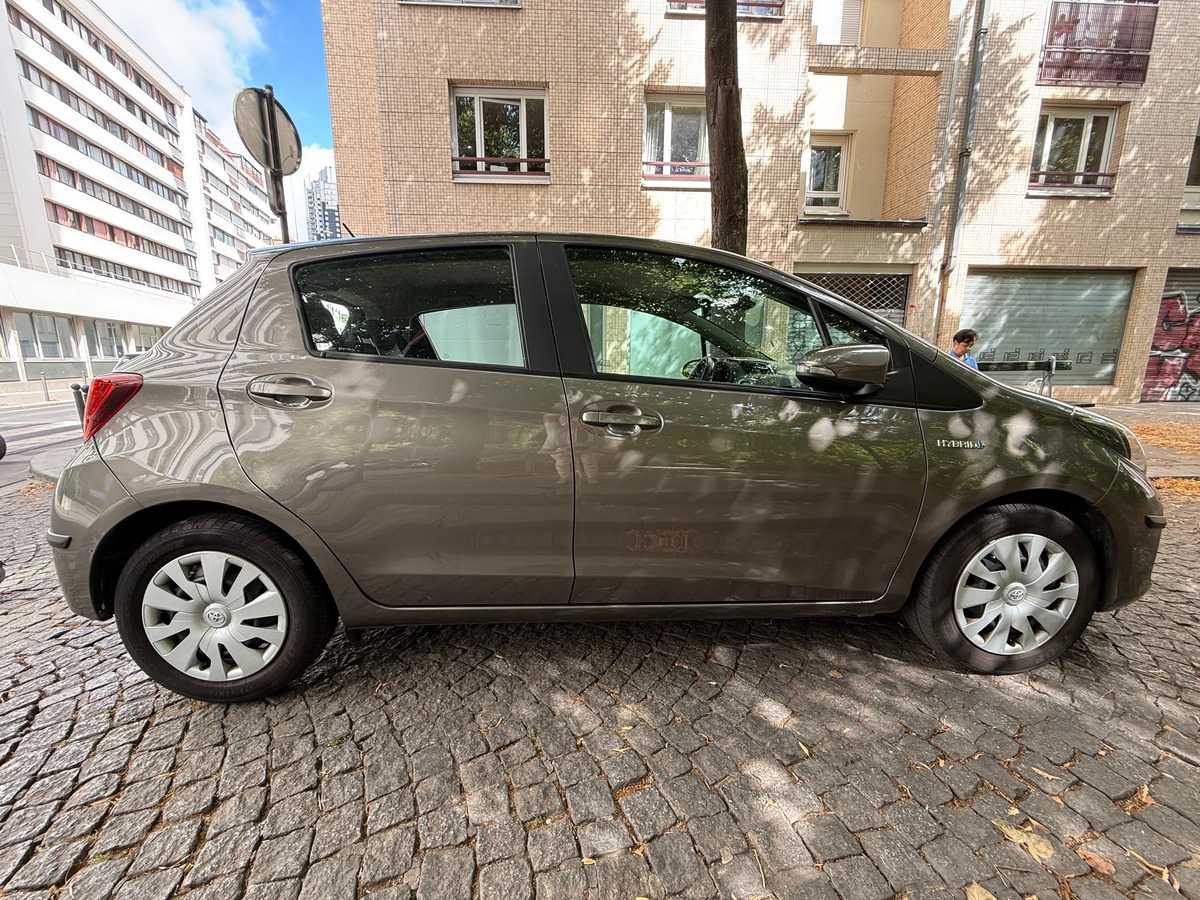 Toyota Yaris III Dynamic Business E-CVT 100h