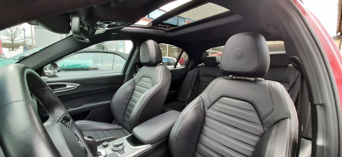 Alfa Romeo Giulia 2.0 TB 280ch Veloce Q4 AT8 MY22 / toit ouvrant / Harman Kardon