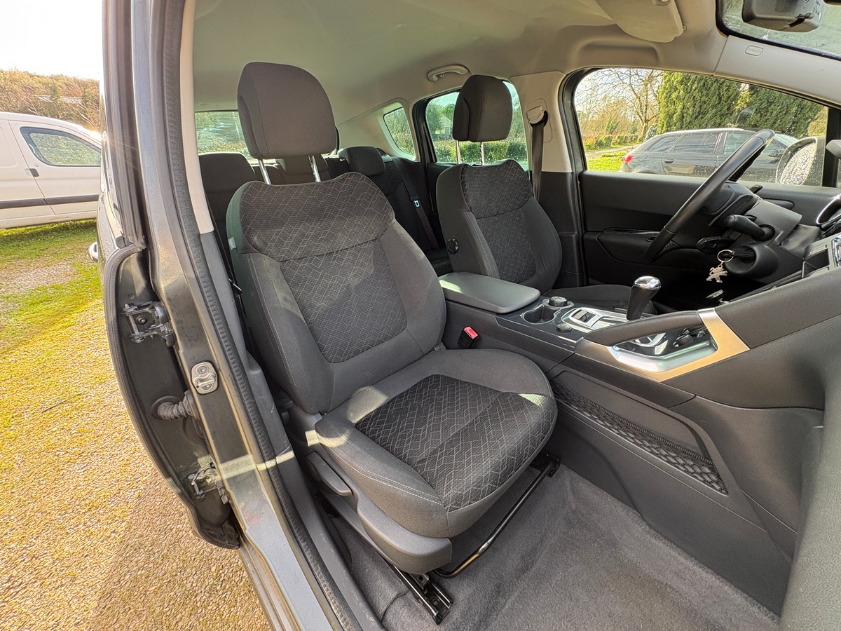 Peugeot 3008 1.6 hdi - 115CH - 6CV