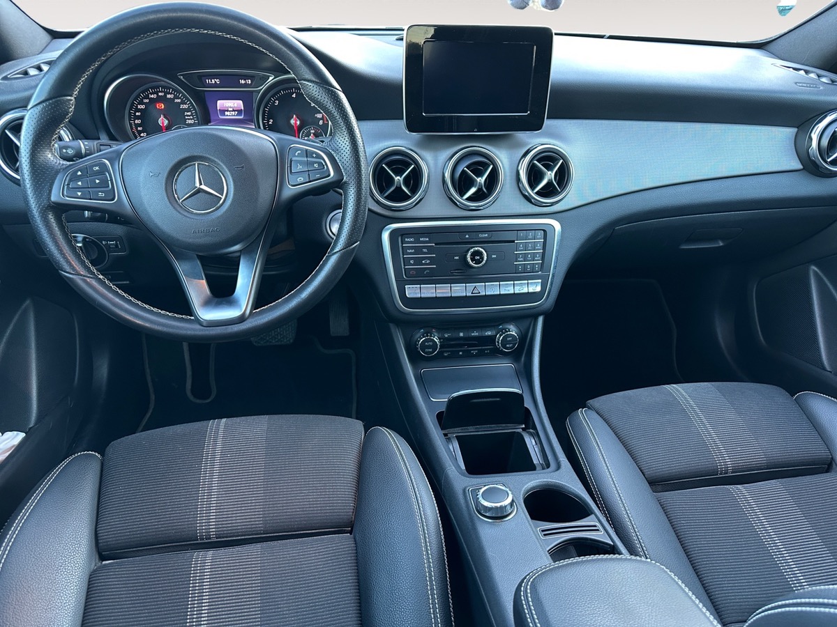 Mercedes-Benz GLA 200 DCT 4MATIC SENSATION