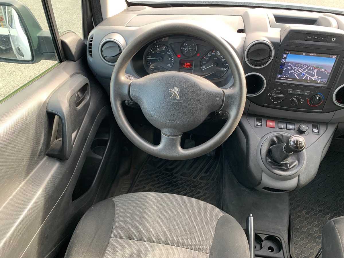 Peugeot Partner 100 ch | 5 Places | GPS | Climatisation | Attelage | Roue secours | Apple car play