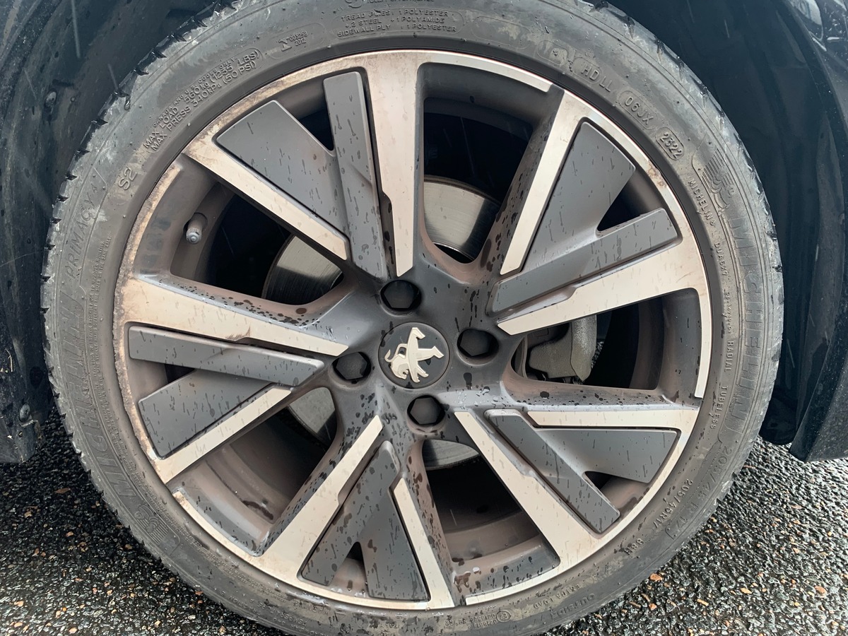 Peugeot 208 130 | GT | Toit panoramique | Caméra recul | Avertisseur angles morts | Apple car play