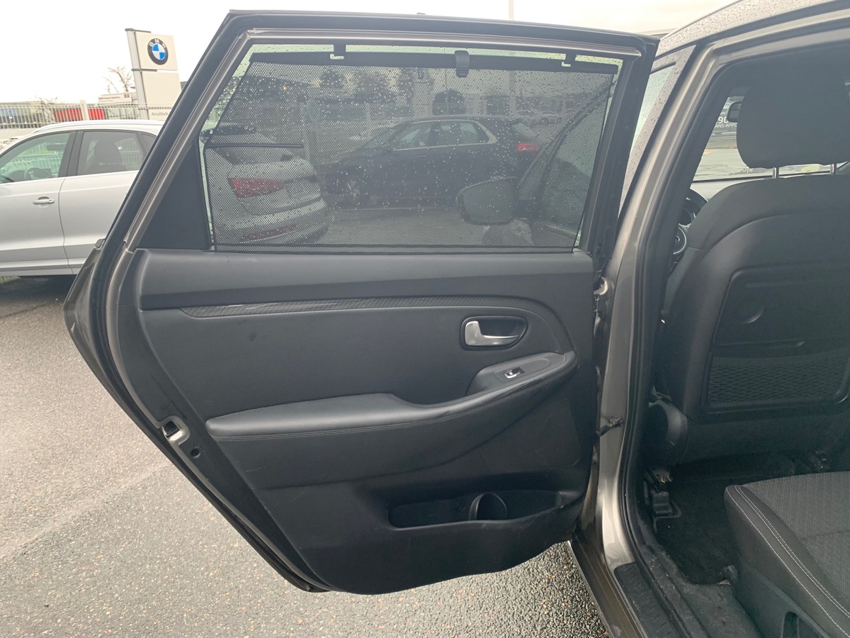 Kia Carens 141 ch | PREMIUM | 7 Places | Phase 2 | Attelage| Toit ouvrant | Caméra de recul | Jantes