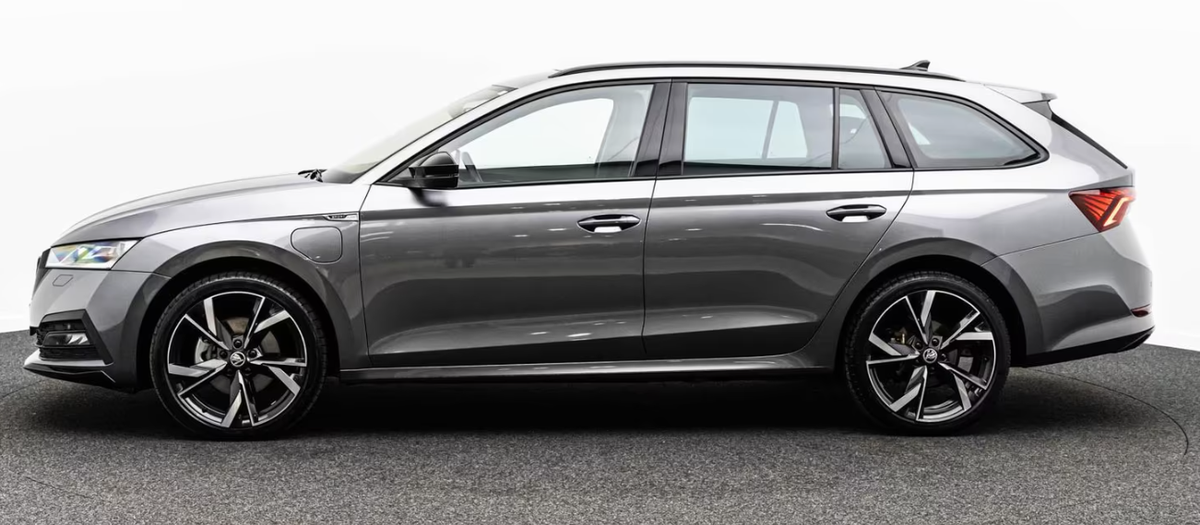 Skoda Octavia Combi IV 1.4 TSI PHEV iV 204ch Sportline DSG6e Hybride/Toit ouvrant/Feux matrix