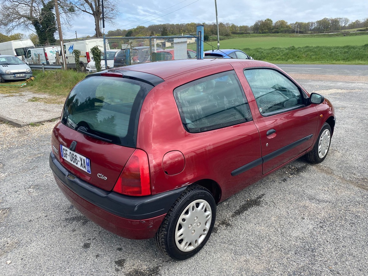 RENAULT Clio 2 1.2i 60cv petit prix très propre