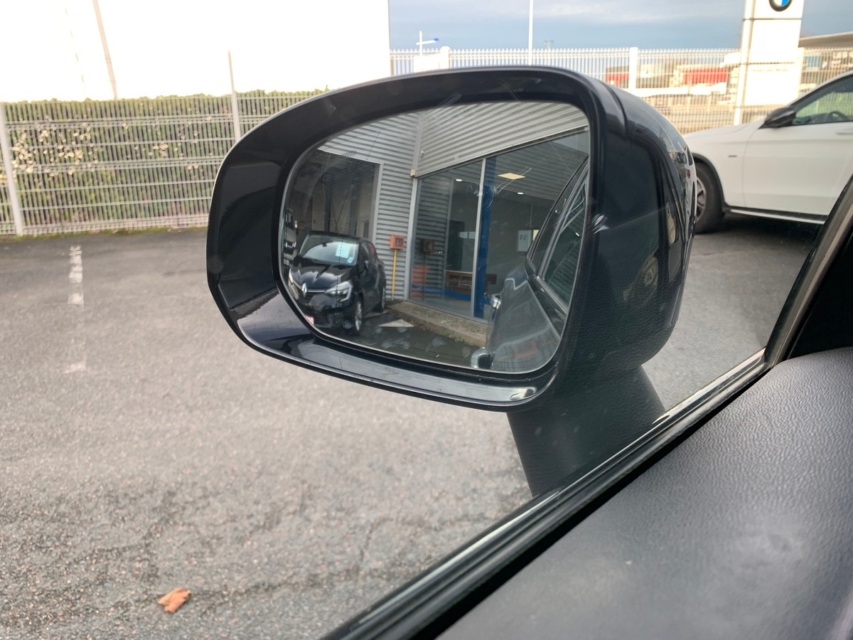 Volvo XC60 197 ch | R-design | Châssis Sport | Jantes Alu 21'' | Sièges Sport | Coffre électrique