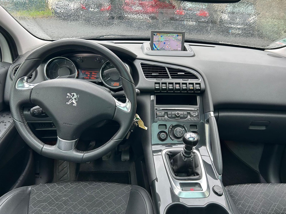 Peugeot 3008 1.6 HDI 120 CV 1er main allures 4X