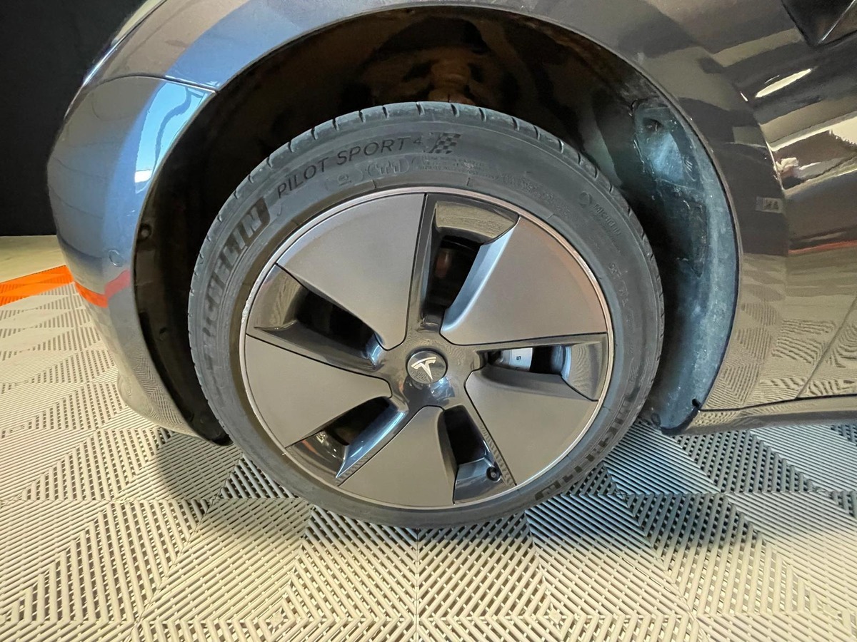 Tesla Model 3 RWD