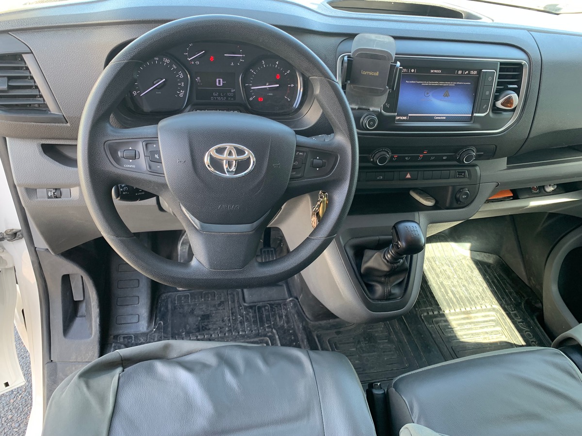 Toyota ProAce 120 chevaux | 3 Places | Medium | Apple car play | GPS | Régulateur de vitesse | Radar