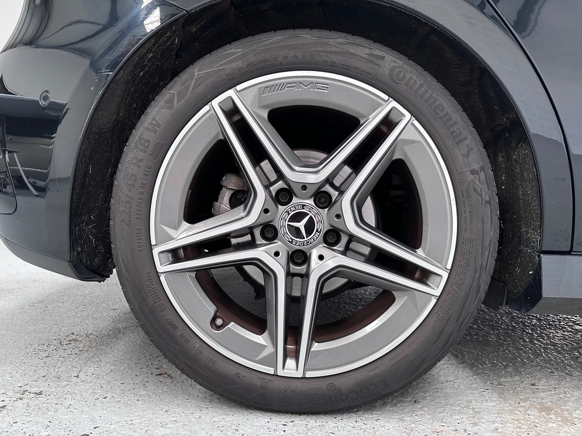 Mercedes-Benz Classe A IV (2) 200 D AMG LINE 8G-DCT