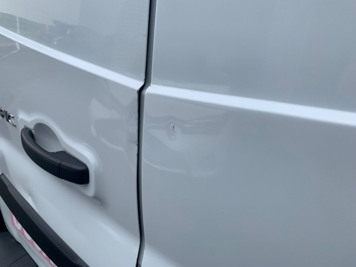 RENAULT Trafic 95 chevaux | 3 Places | Régulateur de vitesse | GPS | Climatisation | Bluetooth
