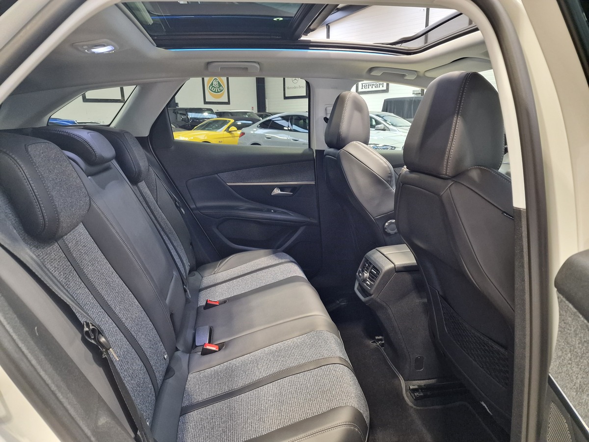 Peugeot 3008 1.2 PURETECH 130 ALLURE / TOIT PANORAMIQUE / COURROIE CHANGEE