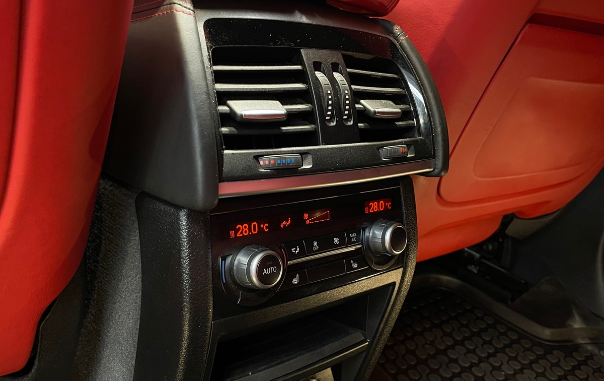 Bmw X6 M 4.4L V8 XDRIVE 575CV - CARPLAY/TOIT OUVRANT/SIEGES CHAUFFANTS - ENTRETIENS CONSTRUCTEUR