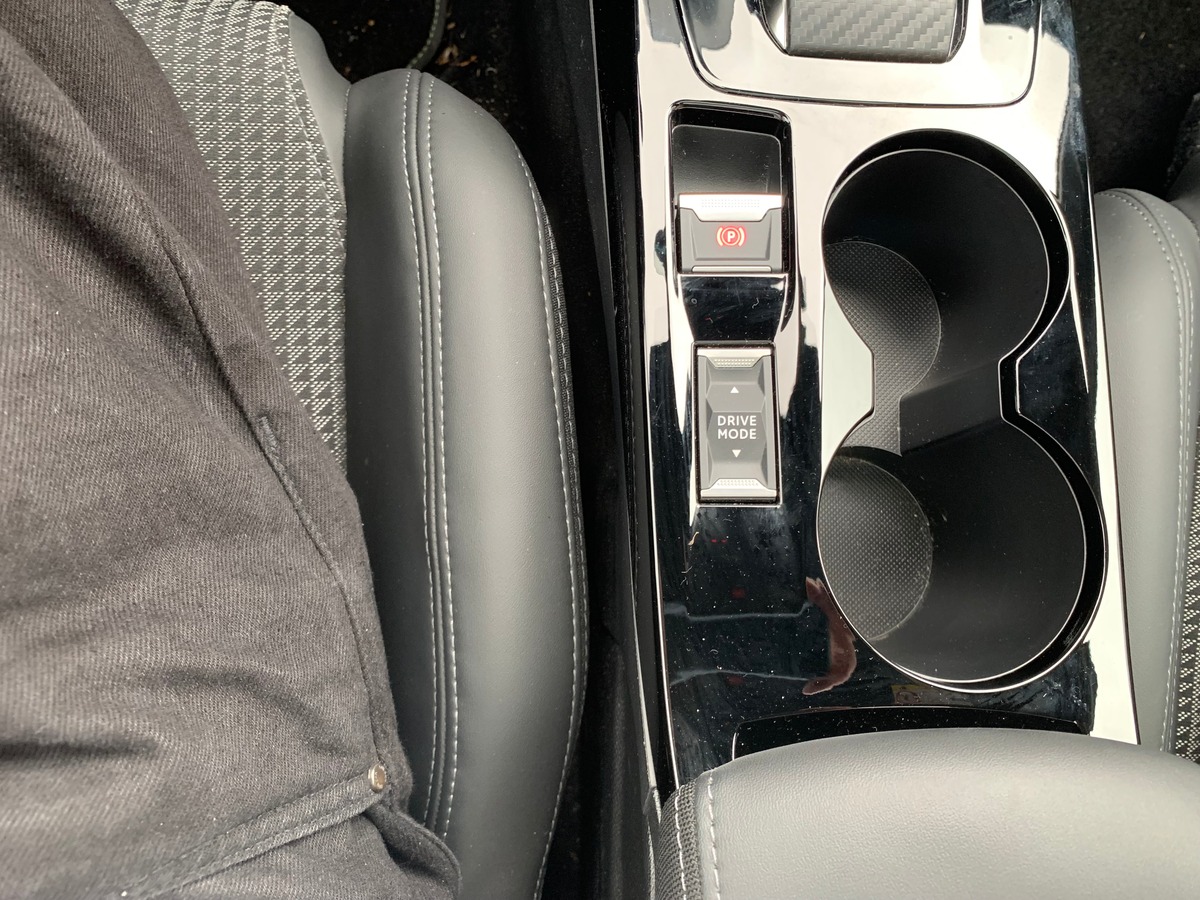 Peugeot 208 130 | GT | Toit panoramique | Caméra recul | Avertisseur angles morts | Apple car play