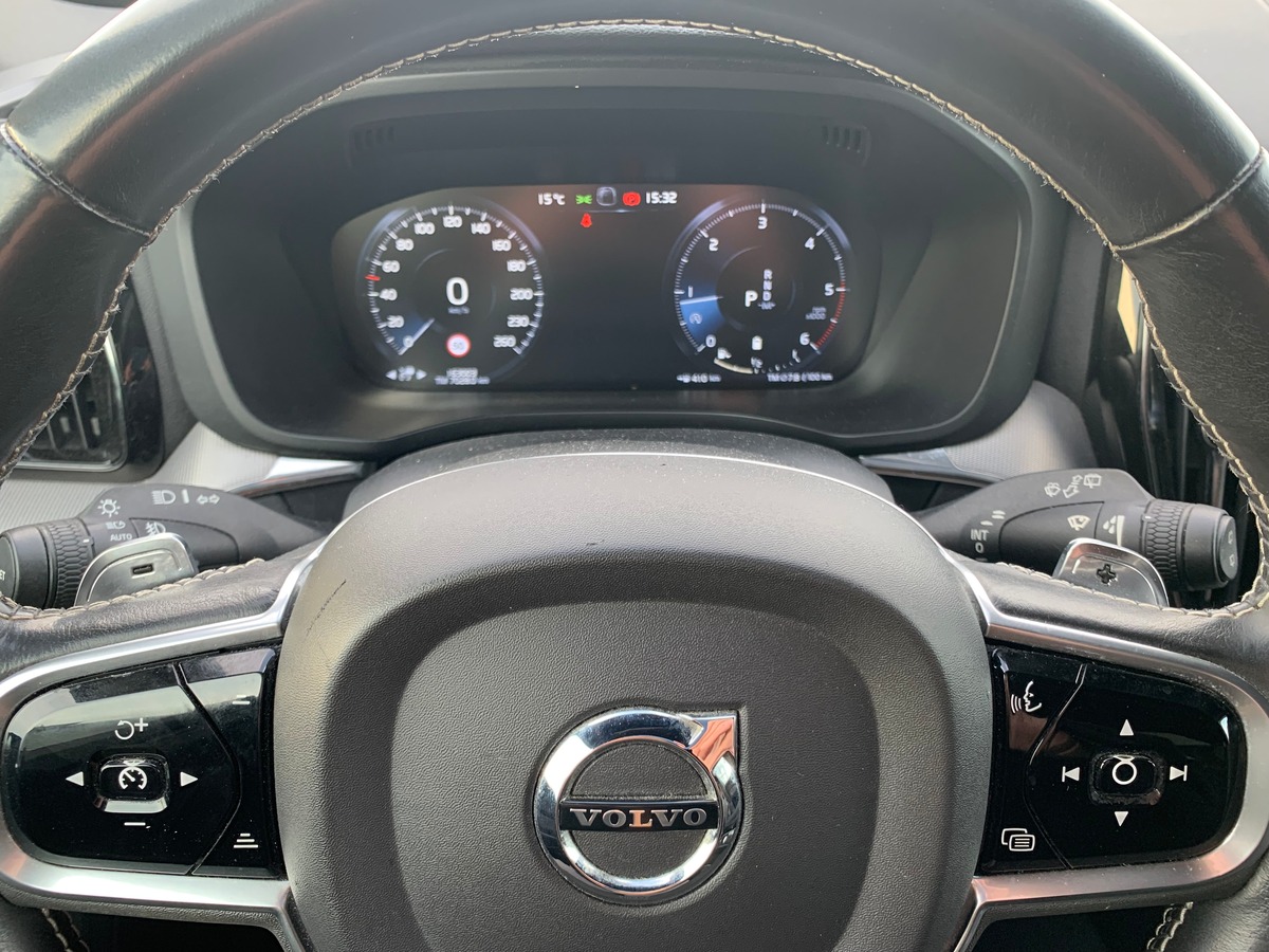 Volvo XC60 197 ch | R-design | Châssis Sport | Jantes Alu 21'' | Sièges Sport | Coffre électrique