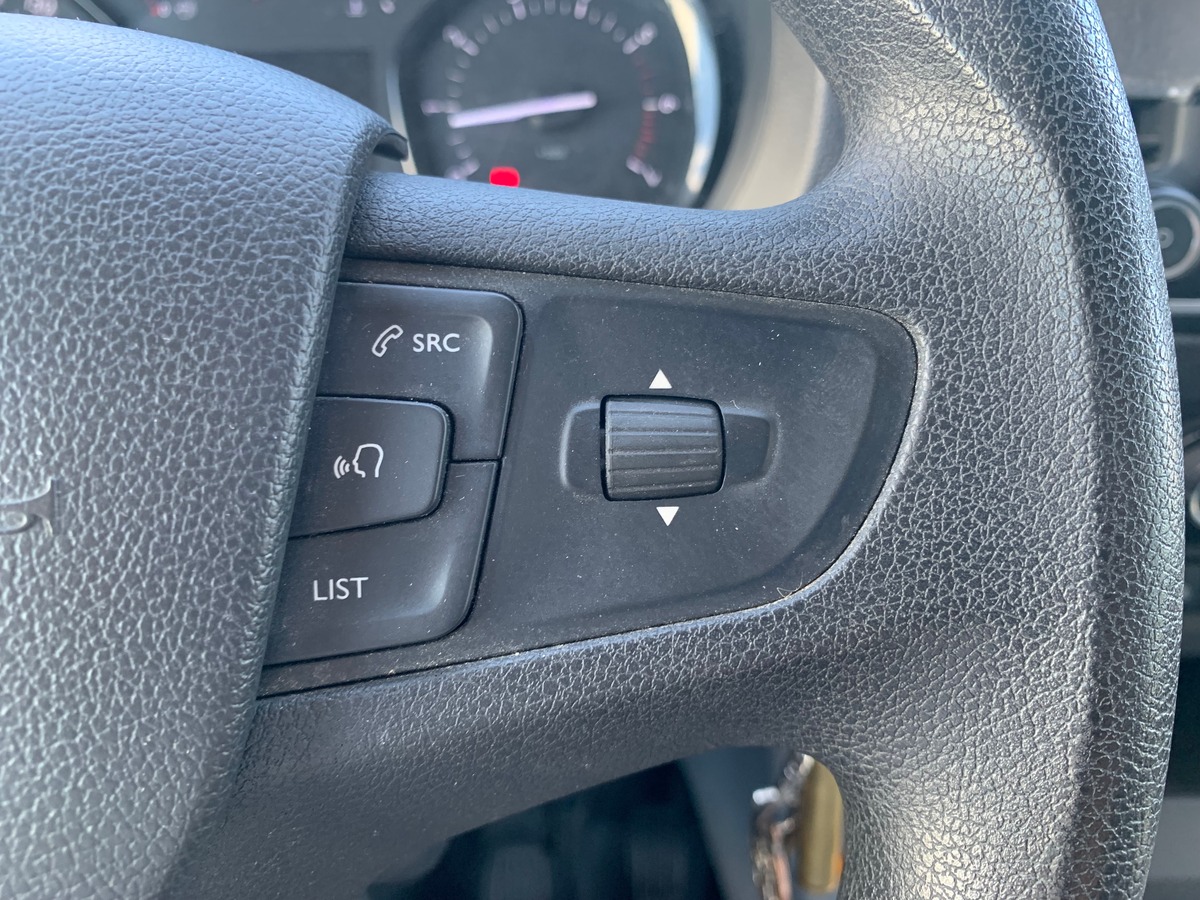 Toyota ProAce 120 chevaux | 3 Places | Medium | Apple car play | GPS | Régulateur de vitesse | Radar