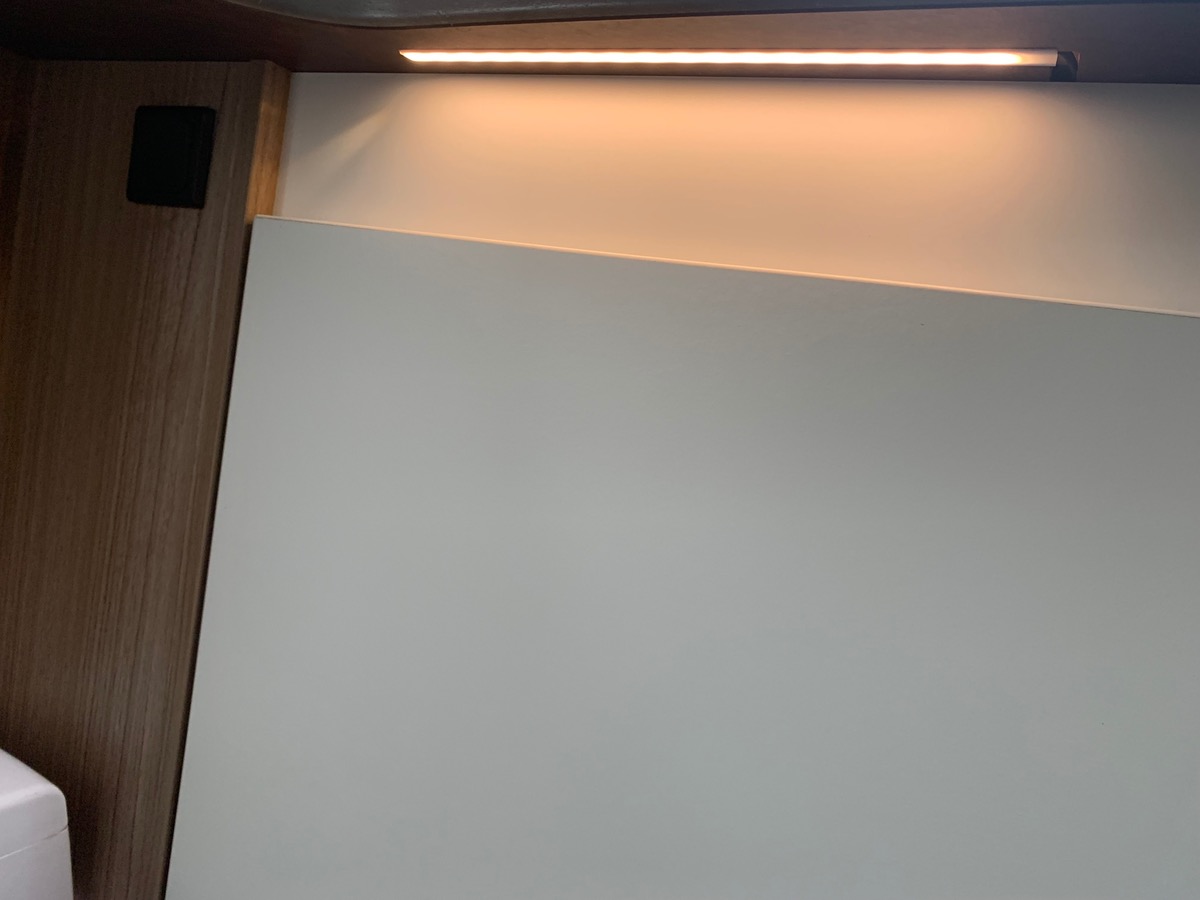 Capron A 140 ch | CAMERA DE RECUL |  LITS SUPPERPOSES | STORE EXTERIEUR | Climatisation manuelle