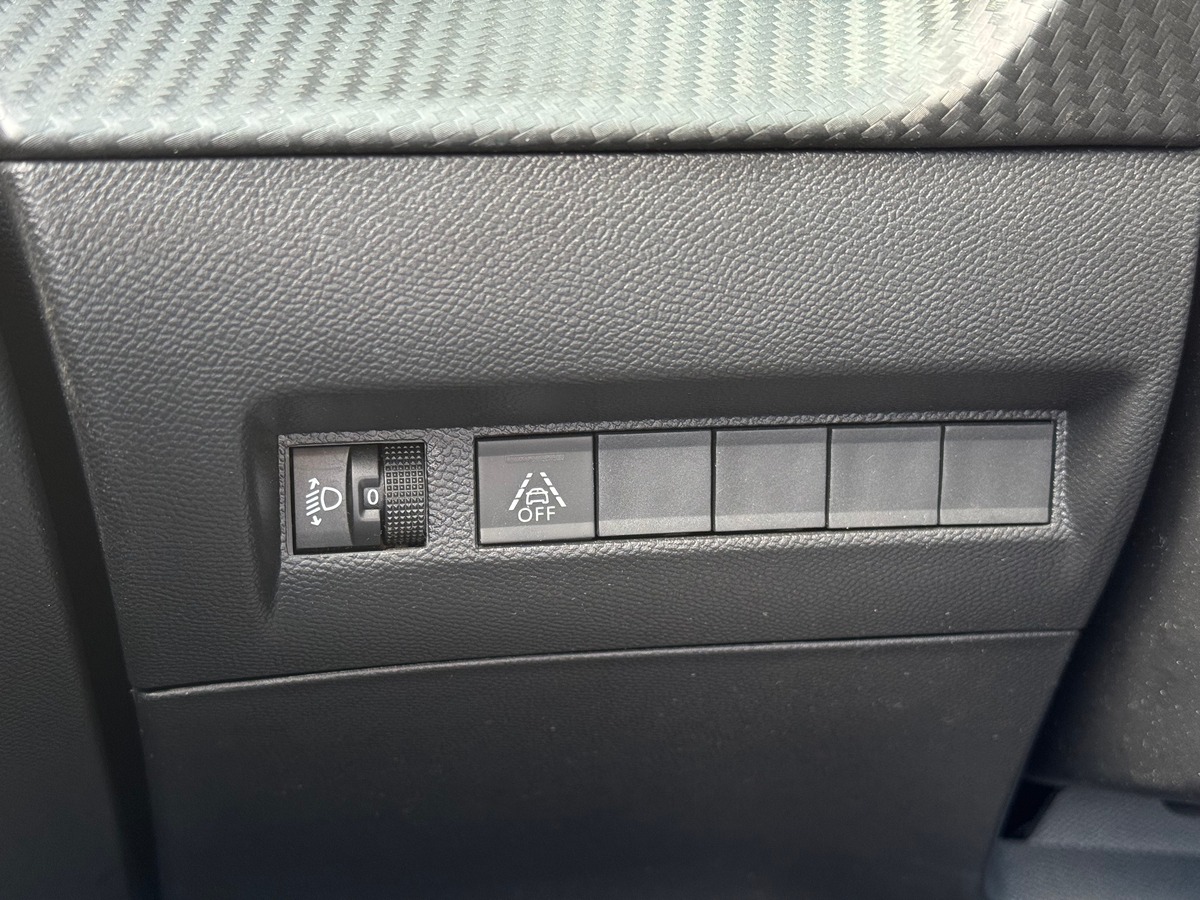 Peugeot 208 II Allure 1.2 100 cv / i-cockpit