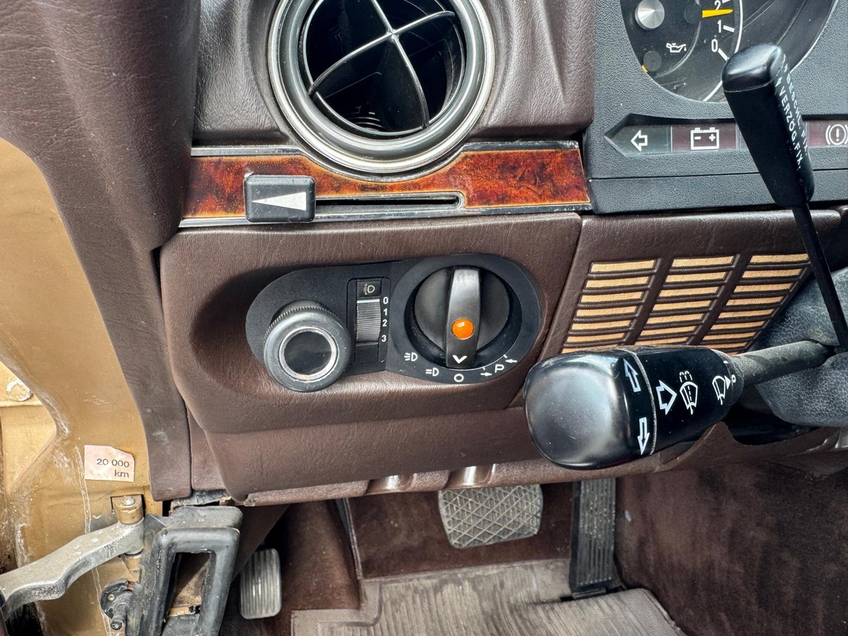 Mercedes-Benz SLC 500 V8 (C107) 240cv - Française - Kilométrage non garanti