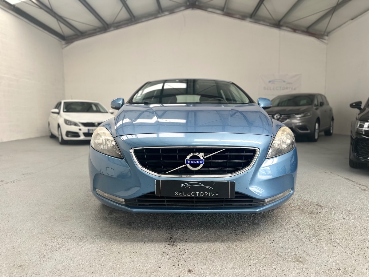Volvo V40 T2 120CH MOMENTUM BVM6 ENTRETIEN COMPLET VOLVO / 1 ÈRE MAIN