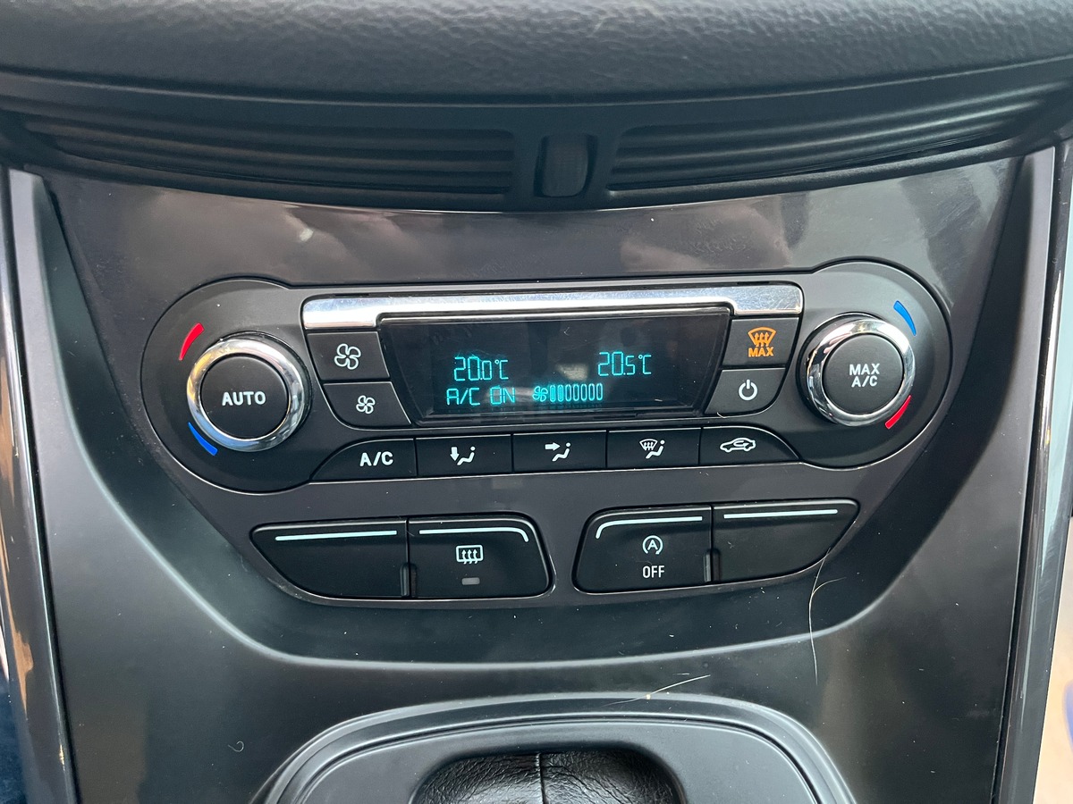 Ford Kuga II 2.0 TDCi 4x4 Powershift 150 ch TITANIUM boite automatique